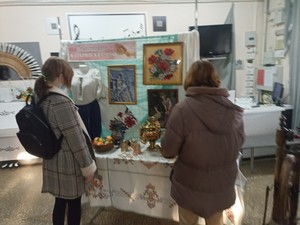 Выставка «Волшебство материнских рук»